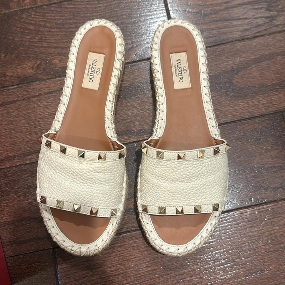 Valentino Garavani Cream Leather Rockstud Slide Sandals